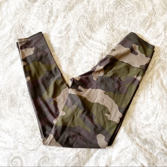 AERIE Offline Real Me 7/8 Leggings Camo Green Small NEW - Picture 8 of 8